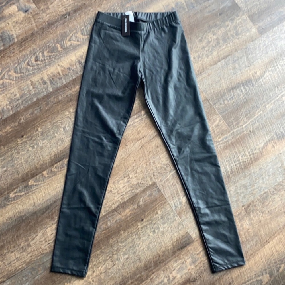 Faux Leather Black Leggings - Picture 5 of 11
